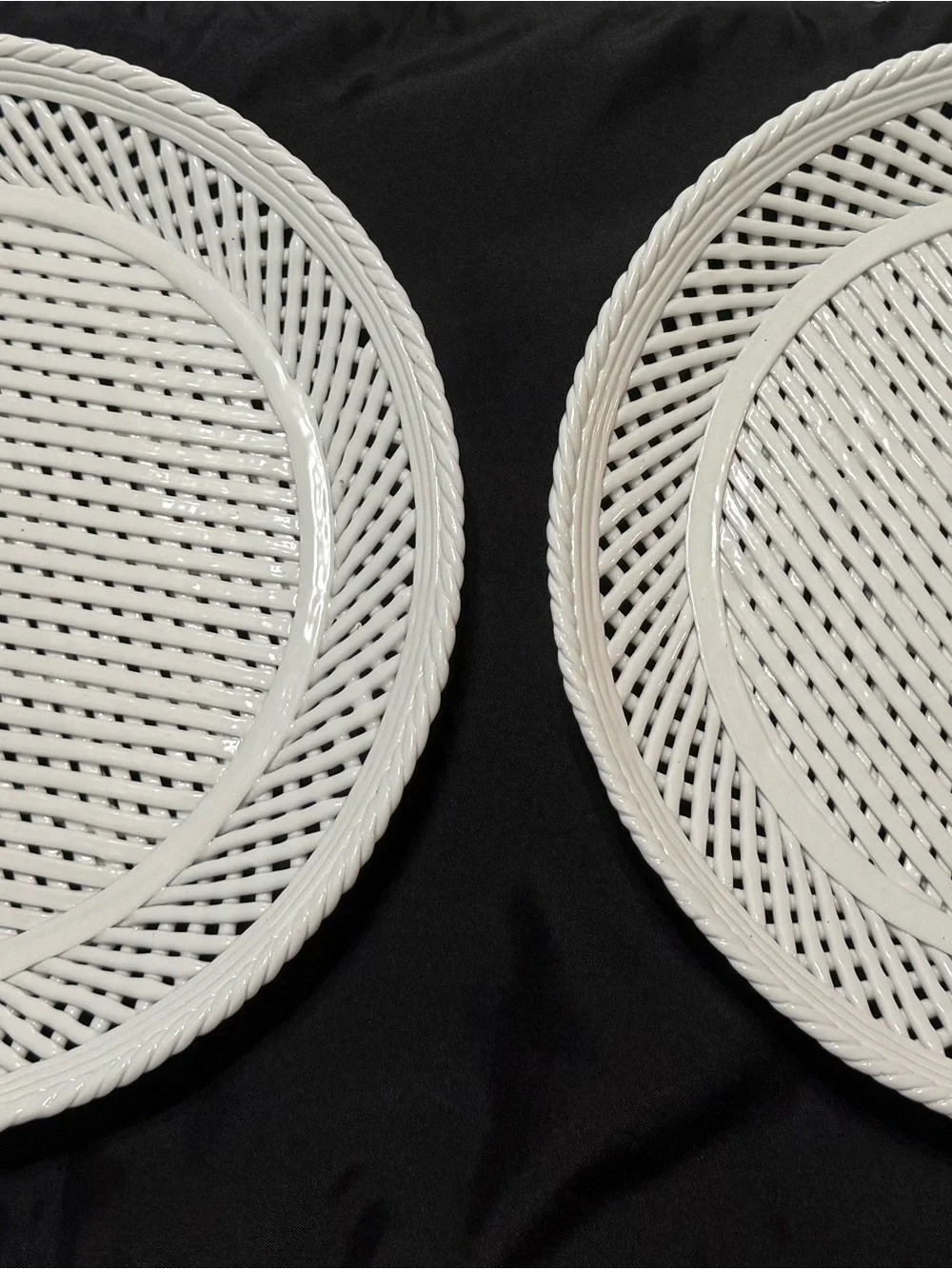 Lattice Pattern Round White Plate - Set of 2